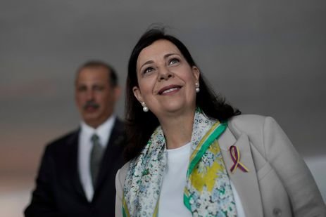 Embaixadora da Venezuela em Brasília trabalha em sala emprestada
