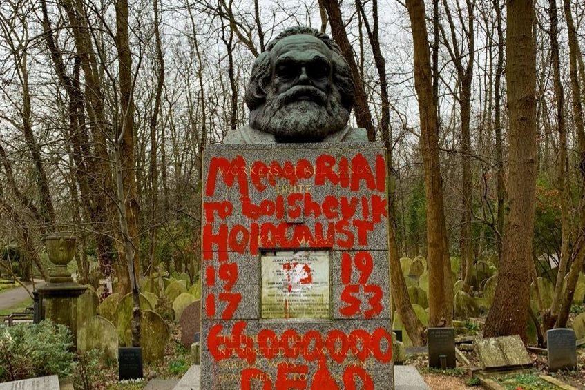 Túmulo de Karl Marx em Londres é vandalizado novamente