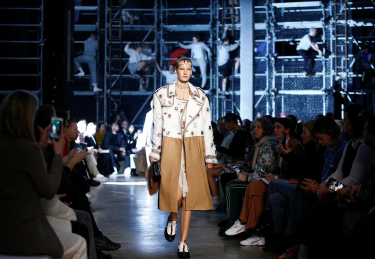 Desfile da Burberry na semana de moda de Londres (Henry Nicholls/Reuters)