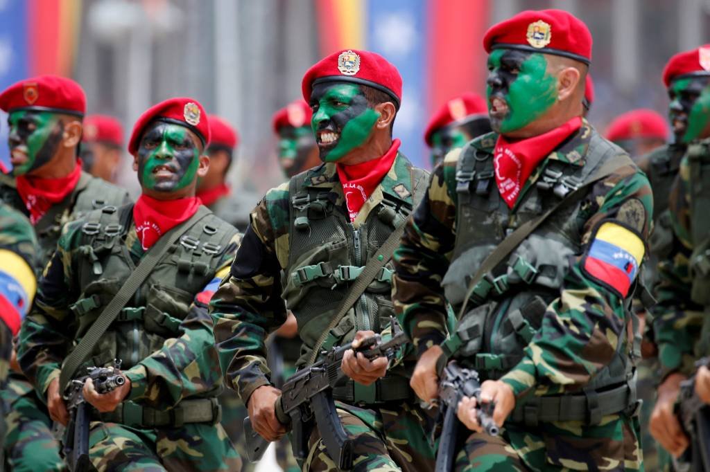 Trump alerta que militares na Venezuela perderão tudo se apoiarem Maduro