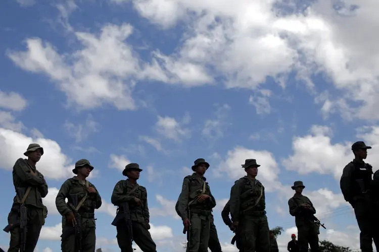 Fronteira Venezuela-Brasil: confronto deixou pelo menos 15 feridos por disparos (Ricardo Moraes/Reuters)