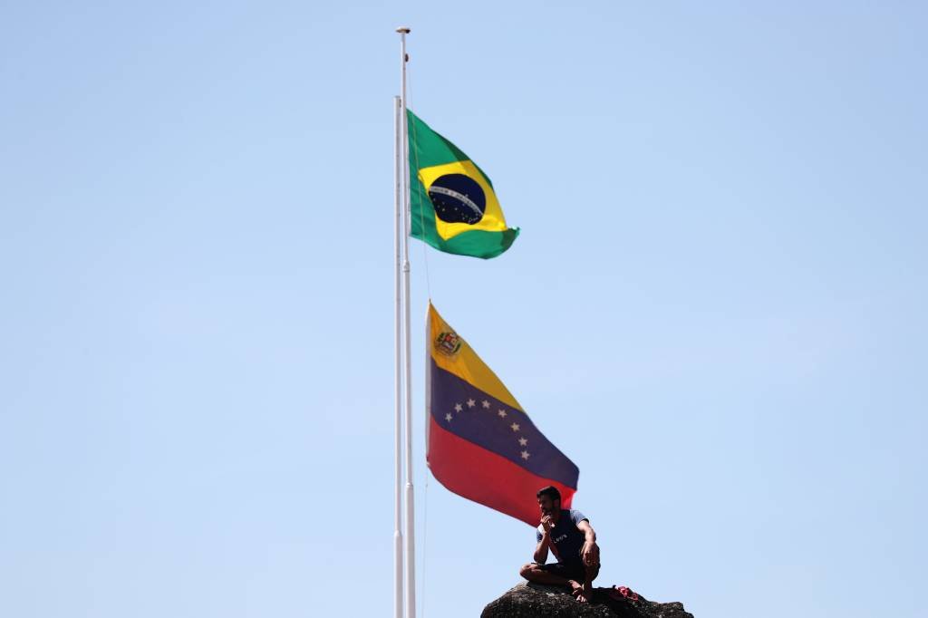 Itamaraty avalia transporte para brasileiros que querem deixar a Venezuela