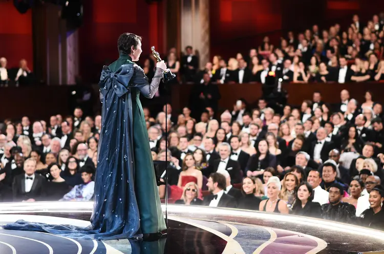 Oscar 2019:  Olivia Colman agradece o prêmio de melhor atriz. Petit/A.M.P.A.S./Handout via REUTERS.  (Petit/A.M.P.A.S./Handout via REUTERS./Reuters)