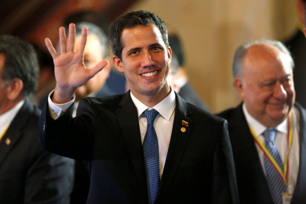 Guaidó se reúne com embaixadores antes de encontro com Bolsonaro