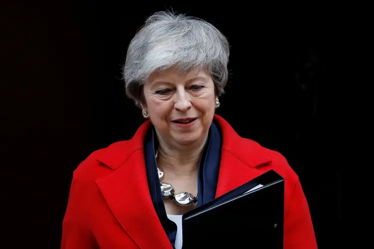 Três ministros britânicos ameaçaram pedir demissão caso May não se comprometa a prorrogar o prazo para o Brexit (Peter Nicholls/Reuters)
