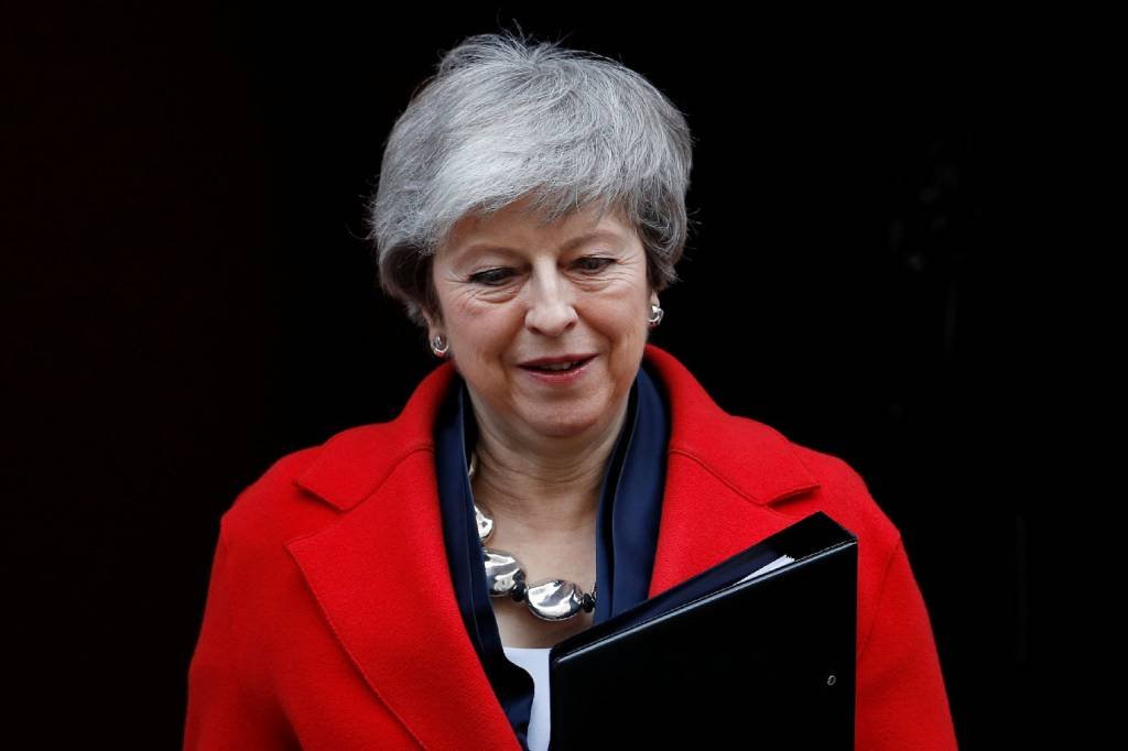 Ministros ameaçam renúncia caso May não estenda Brexit sem acordo