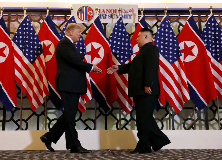 Donald Trump e Kim Jong-un: ao contrário de reunião com Putin, que o líder norte-coreano definiu como "muito boa", ele considera que o encontro com Trump foi um "fracasso" (Leah Millis/Reuters)