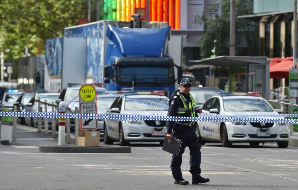 Melbourne, Austrália: uma rua é isolada pela polícia após o atropelamento que deixou seis mortos em 20 de janeiro de 2017 (Agence France-Presse/AFP)