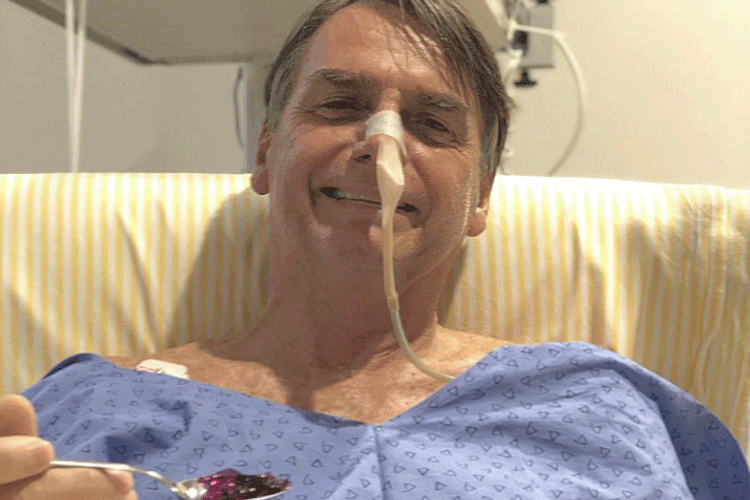 Bolsonaro: hoje cedo, ele deu sete voltas de 40 metros cada em uma caminhada por um corredor do Hospital Israelita Albert Einstein (Twitter/Reprodução)