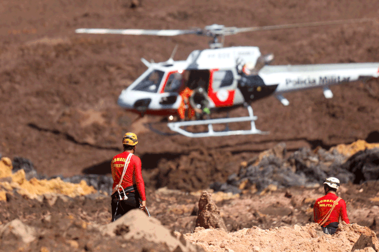 Bombeiros que atuaram em Brumadinho vão embarcar nesta sexta para Moçambique (Adriano Machado/Reuters)