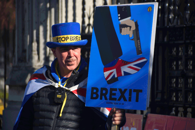 Brexit: Saída do Reino Unido da União Europeia enfrenta diversos obstáculos (NurPhoto/Getty Images)