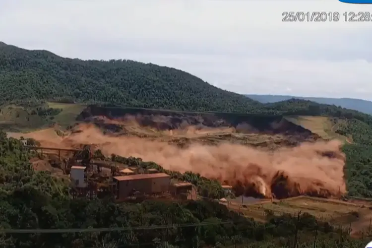 Brumadinho (MG): imagem do rompimento da barragem de Brumadinho (TVGlobo/Reprodução)