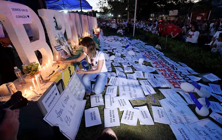HOMENAGEM ÀS VÍTIMAS EM BRUMADINHO: tragédia de Mariana levou a reação inócua dos poderes públicos  / REUTERS/Washington Alves