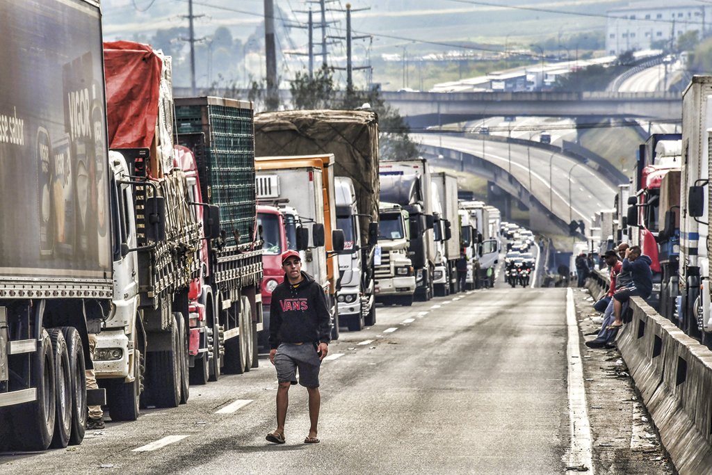 Greve dos caminhoneiros: elevação em R$ 0,10 o litro do diesel deixou os motoristas divididos (Nelson Almeida/AFP Photo)