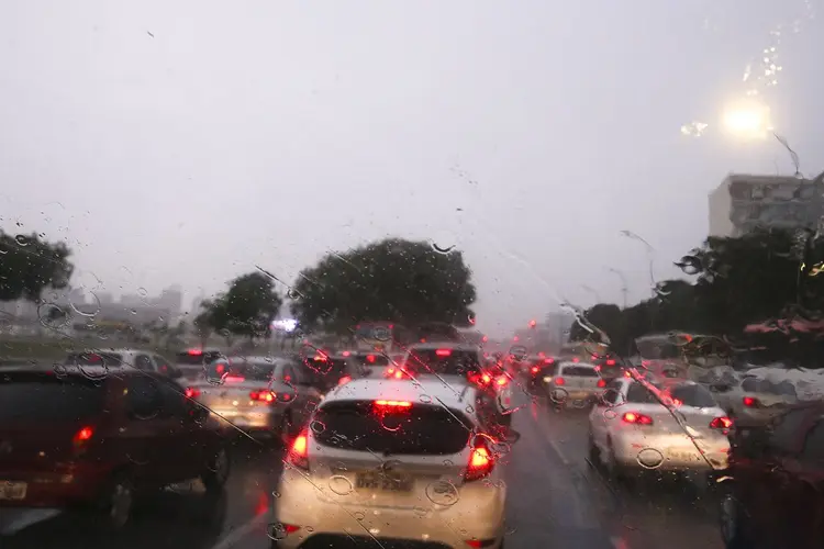 Chuvas se intensificam no país. Em São Paulo, algumas regiões entraram em estado de atenção para alagamentos (Valter Campanatol/Agência Brasil)