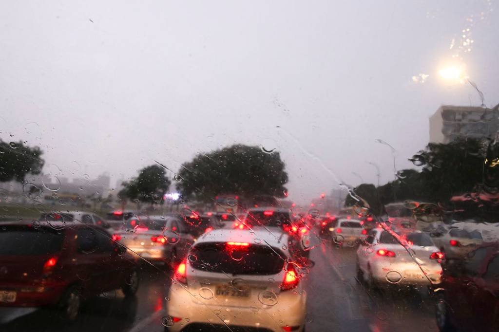 Chuva deixa regiões de SP em estado de atenção nesta quarta-feira