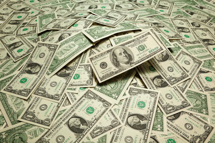 Câmbio: dólar recuava ante o real nesta segunda-feira (Yuji Sakai/Getty Images)