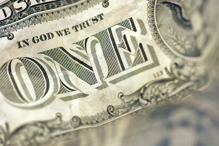 Dólar: nesta semana, o dólar acumula apreciação de 3,77% (Adrienne Bresnahan/Getty Images)