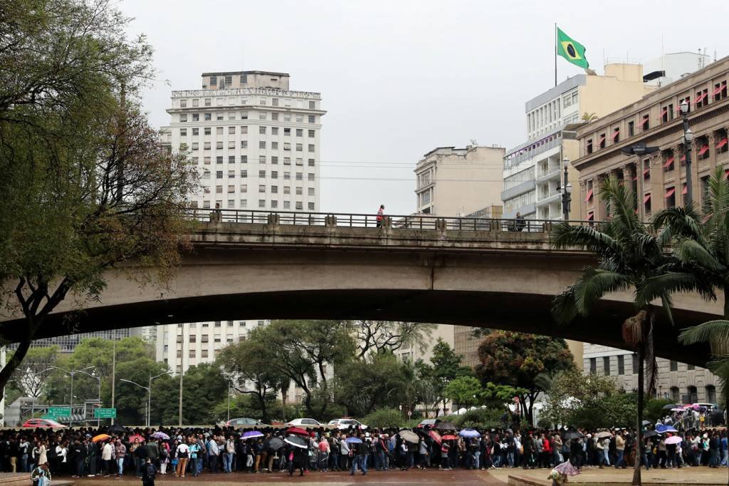 Taxa de desemprego no Brasil ficou em 12,0 por cento nos três meses até janeiro (Paulo Whitaker/Reuters)