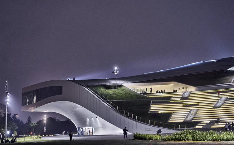 Centro Nacional de Artes de Kaohsiung abriga uma casa de ópera, uma sala de concertos, um teatro e uma área de recitais (An Rong Xu/The New York Times)