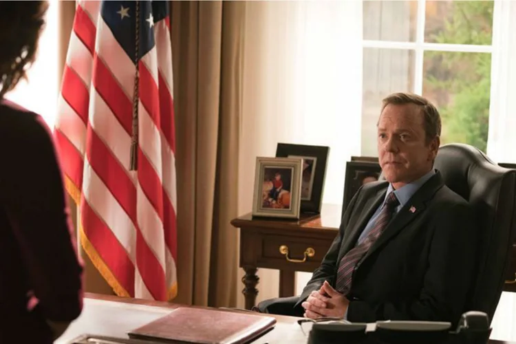 Ator Kiefer Sutherland na série "Designated Survivor": pessoa que ocupa esse posto deve preencher os requisitos para ser presidente dos EUA (Netflix/Divulgação)