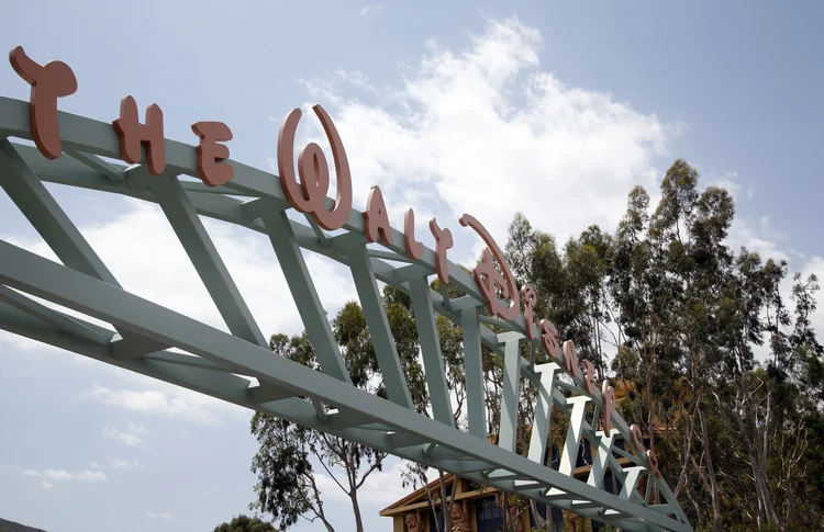 Burbank, Califórnia: o portal principal da sede da The Walt Disney Company em maio de 2014 (Katie Falkenberg/Los Angeles Times/Getty Images)