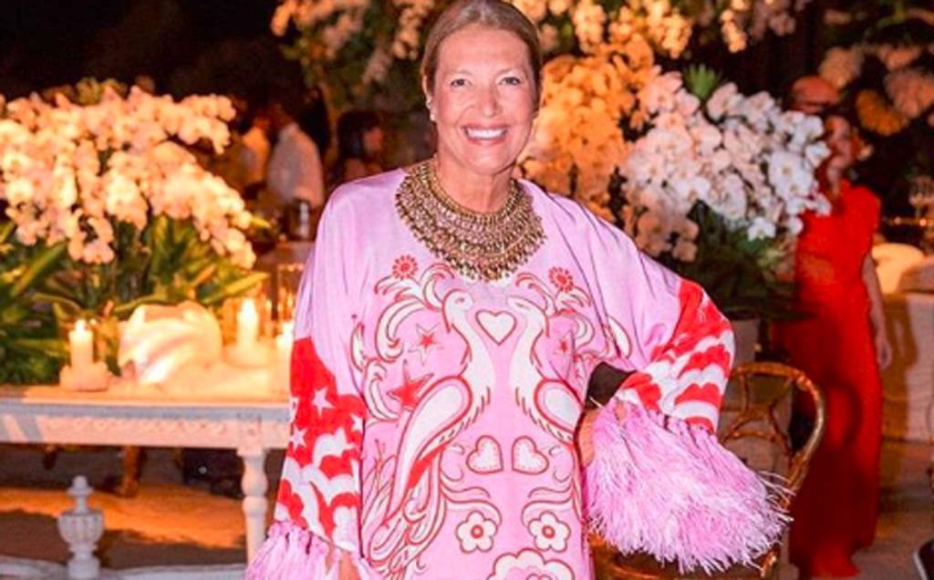 Donata Meirelles, diretora de estilo da Revista Vogue, em sua festa de 50 anos: evento foi realizado em Salvador e teve show de Caetano (Reprodução/Donata Meirelles/ Instagram)
