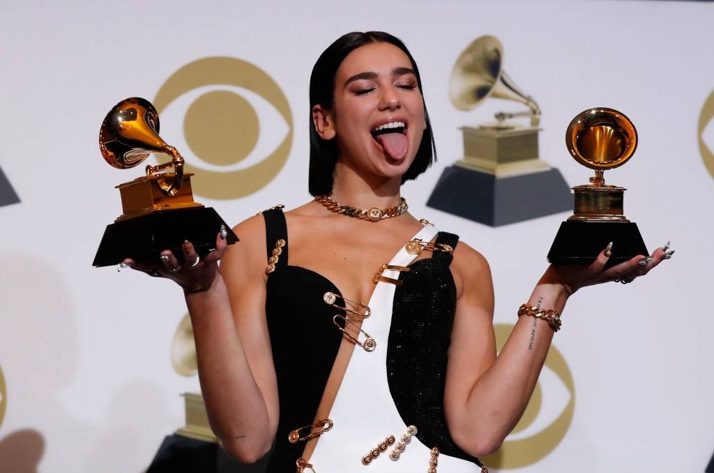 Dua Lipa ganha prêmio de melhor artista do Grammy e alfineta Neil Portnow