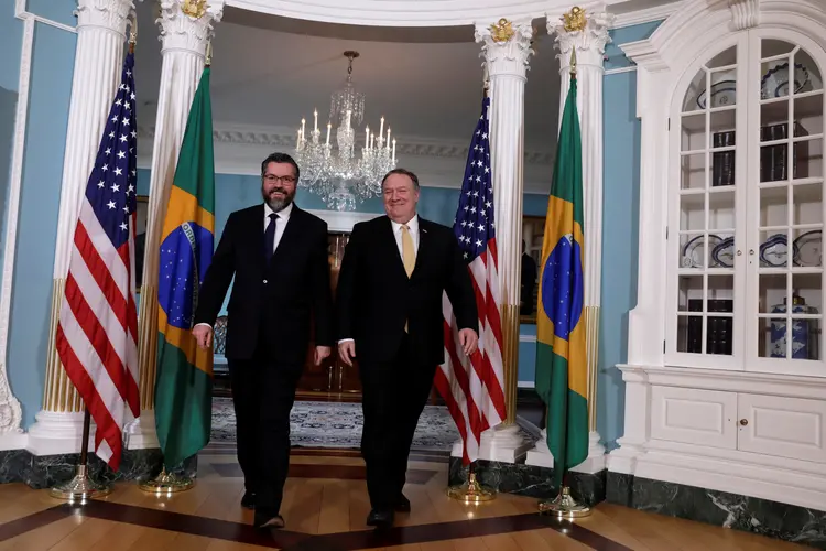 Ernesto Araújo: chanceler em encontro com o secretário de Estado dos EUA, Mike Pompeo, em Washington DC (Yuri Gripas/Reuters)