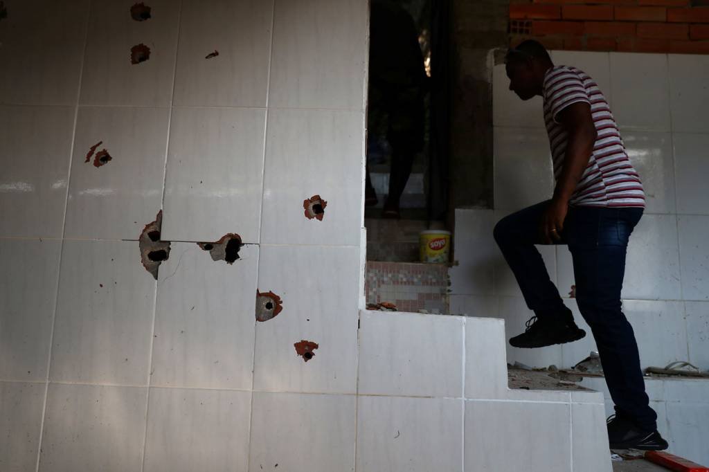 Ministério Público apura ação da PM em favela do Rio que deixou 15 mortos