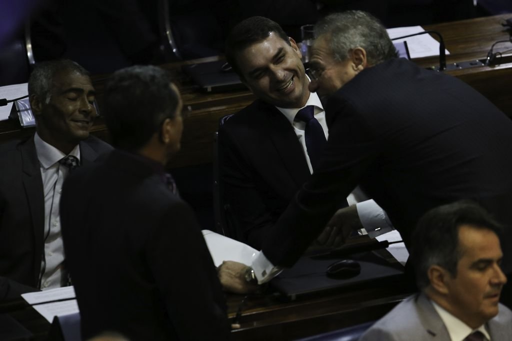 Senado elege Mesa Diretora e Flávio Bolsonaro fica com a 3ª secretaria