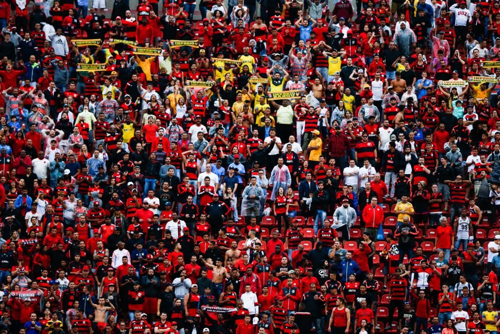 Após tragédia, jogadores do Flamengo se apresentam em silêncio para treino