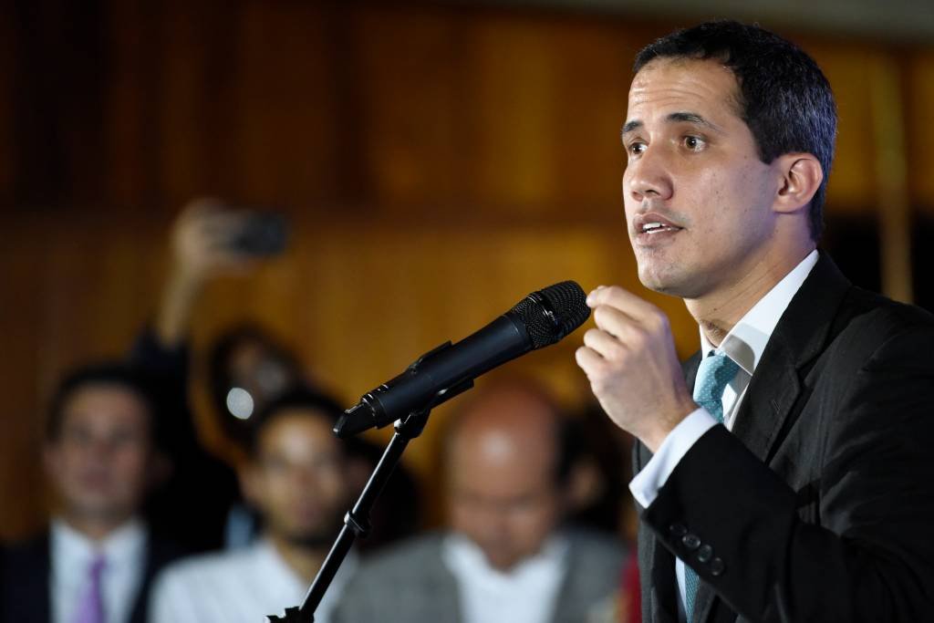 Guaidó diz que não negociará para manter "violadores de direitos no poder"