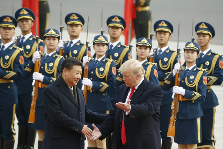 EUA e China: aumento das tarifas pelo presidente dos Estados Unidos sobre 200 bilhões de dólares em produtos chineses, para 25%, entrou em vigor nesta sexta-feira (Pool/Getty Images)