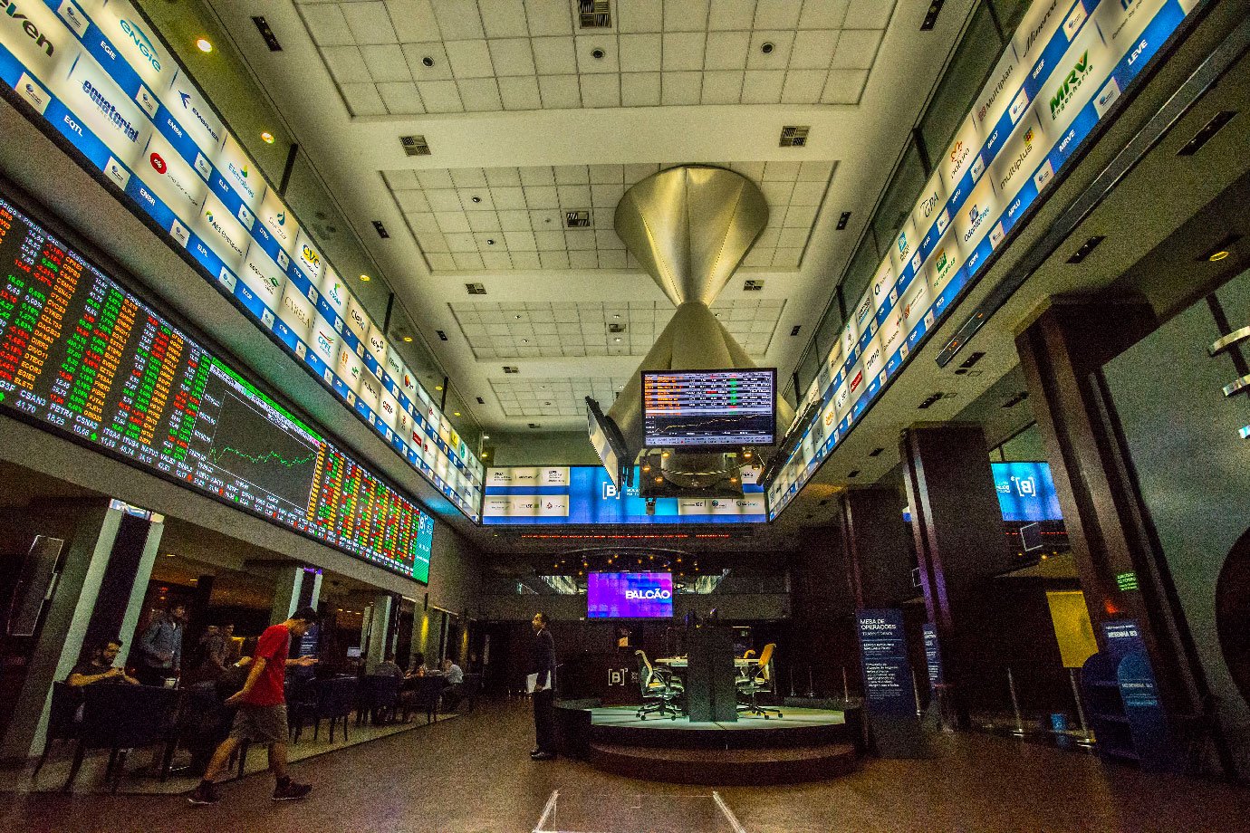 Ibovespa sobe com atenção a NY e cena corporativa