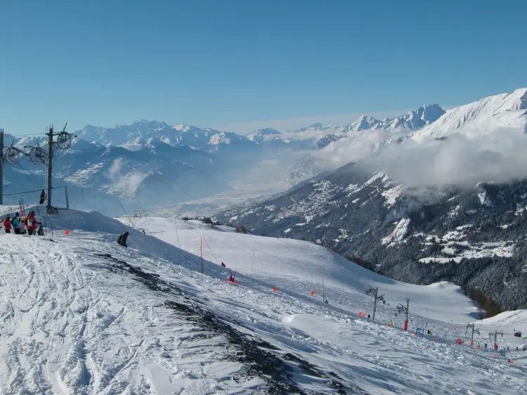 Suíça: na parte baixa da pista de Plaine-Morte a avalanche chegou a 400 metros (bofotolux/Getty Images)