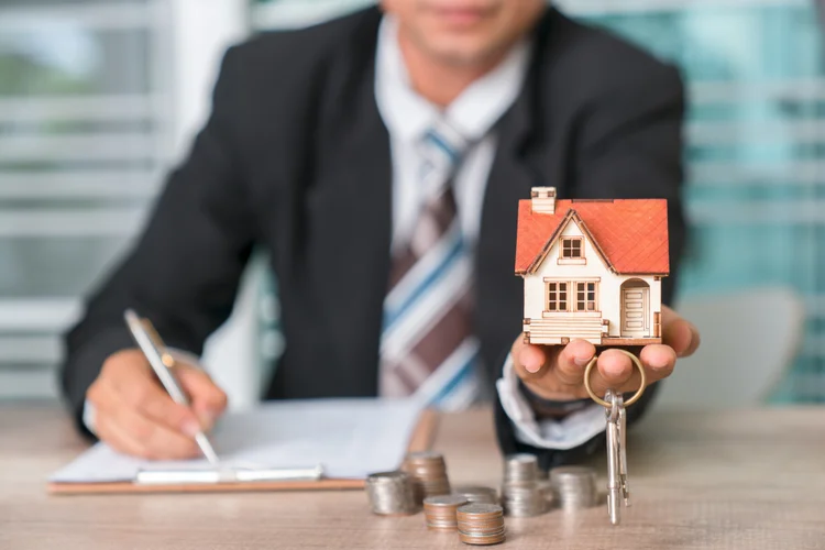 Leilão: menor lance é de 11,1 mil reais por uma casa na cidade de Panorama (Witthaya Prasongsin/Getty Images)