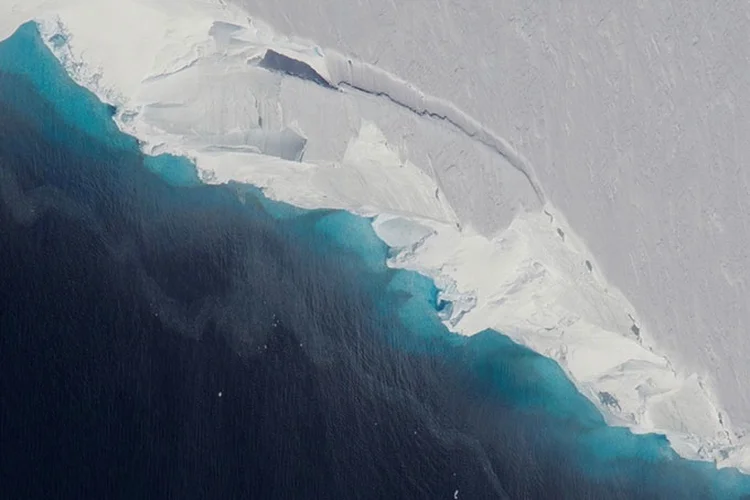 Glaciar Thwaites: maior manto gelado da Antártica.  (NASA / OIB / Jeremy Harbeck/Divulgação)