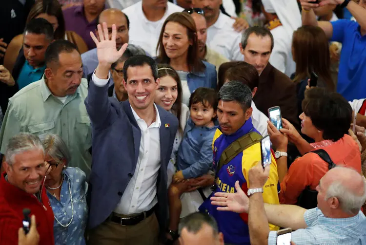 Guaidó: opositor deve voltar à Venezuela após cúpula em Bogotá