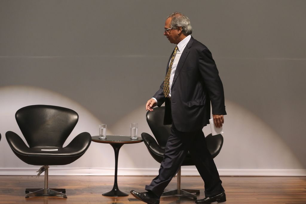 Guedes diz que será "surpresa grande" se mexerem muito na reforma
