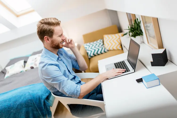 Home office: Para manter os 300 funcionários engajados, mesmo em isolamento, a empresa de meios de pagamento criou atividades e concursos (foto/Thinkstock)