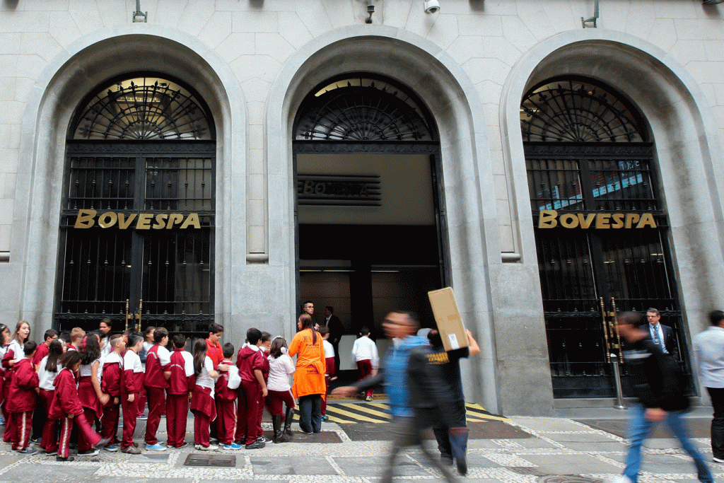 Ibovespa fecha em baixa de 0,34% puxado por resultados de bancos