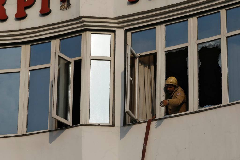 Incêndio em hotel deixa ao menos 17 mortos na Índia