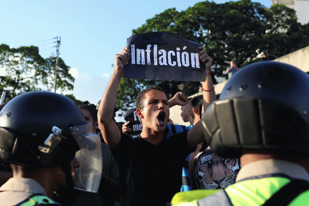 Inflação na Venezuela supera 2.500.000% em 12 meses, diz Assembleia