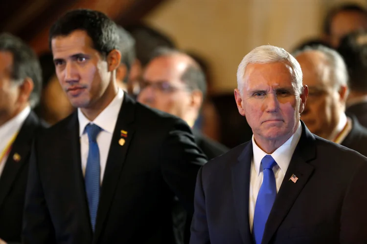 Juan Guaidó e Mike Pence: líder da oposição na Venezuela e vice-presidente dos EUA em encontro, em Bogotá, na reunião do Grupo de Lima (Luisa Gonzalez/Reuters)