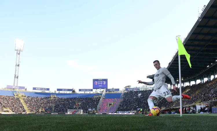 JUVENTUS EM CAMPO: apesar dos títulos consecutivos na Itália, o clube fechou o último ano fiscal no vermelho  / REUTERS/Alberto Lingria