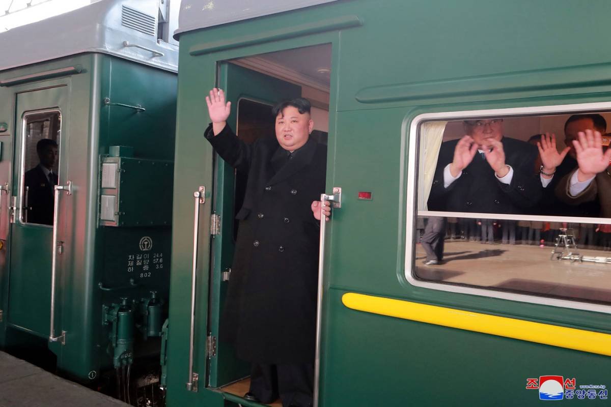 Kim Jong-un chega à Rússia em trem blindado para encontro com Putin