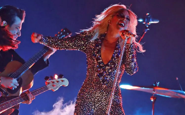 Show de Lady Gaga no Grammy: Shallow, em parceria com Bradley Cooper, faz parte da trilha sonora do filme Nasce Uma Estrela (Mike Blake/Reuters)