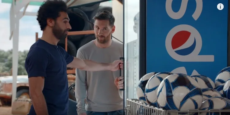 Comercial da Pepsi: Lionel Messi e Mo Salah juntos para a UEFA Champions League (Pepsi/Divulgação)