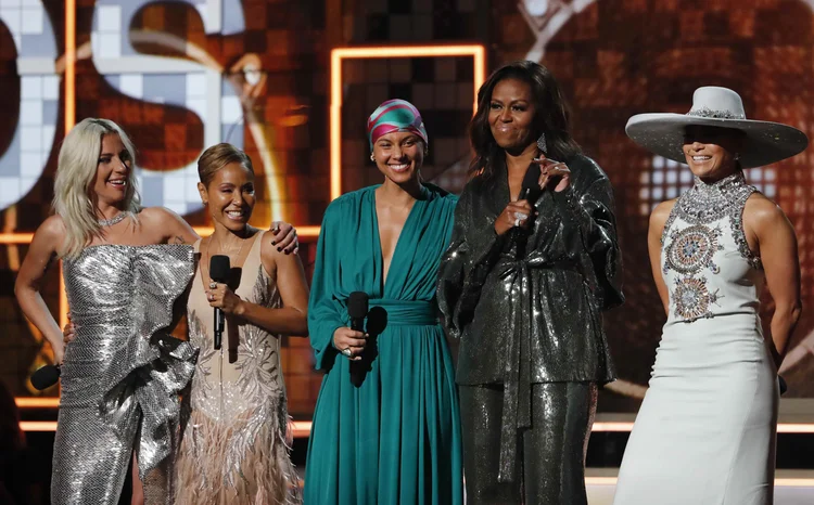 Michelle Obama fez um discurso ao ao lado de Lady Gaga, Jennifer Lopez, a anfitriã Alicia Keys e a atriz Jada Pinkett-Smith (Mike Blake/Reuters)